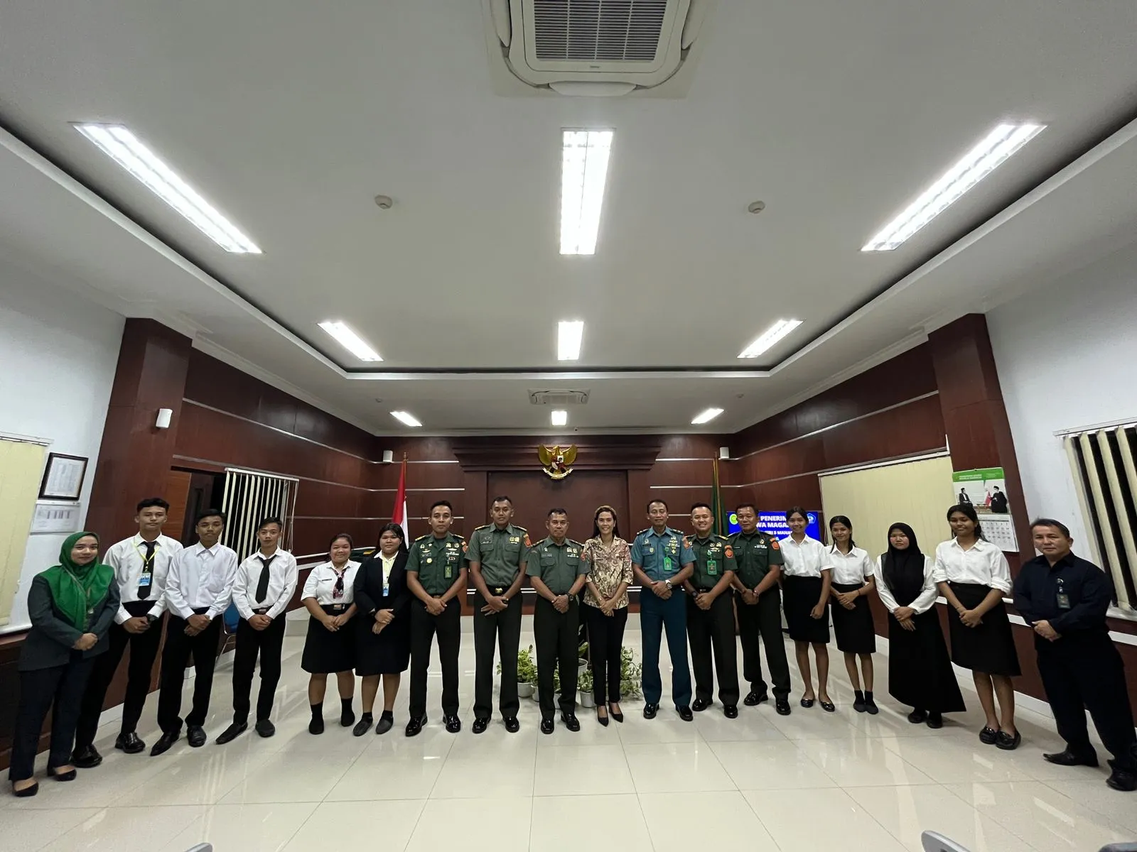 PENERIMAAN SISWA PKL DARI SMK NEGERI 5 MANADO